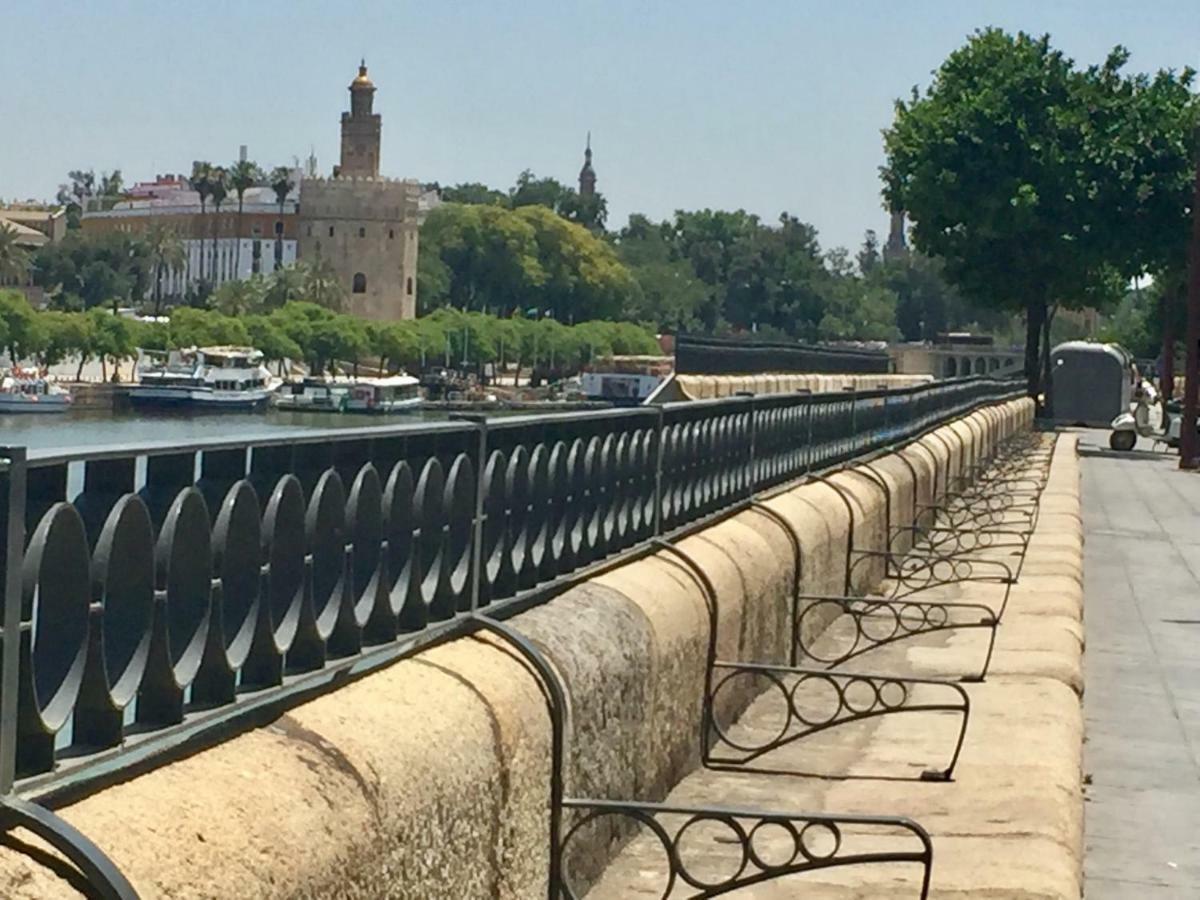 Betis A La Orilla Del Guadalquivir & Vistas A La Giralda Apartment Севиля Екстериор снимка